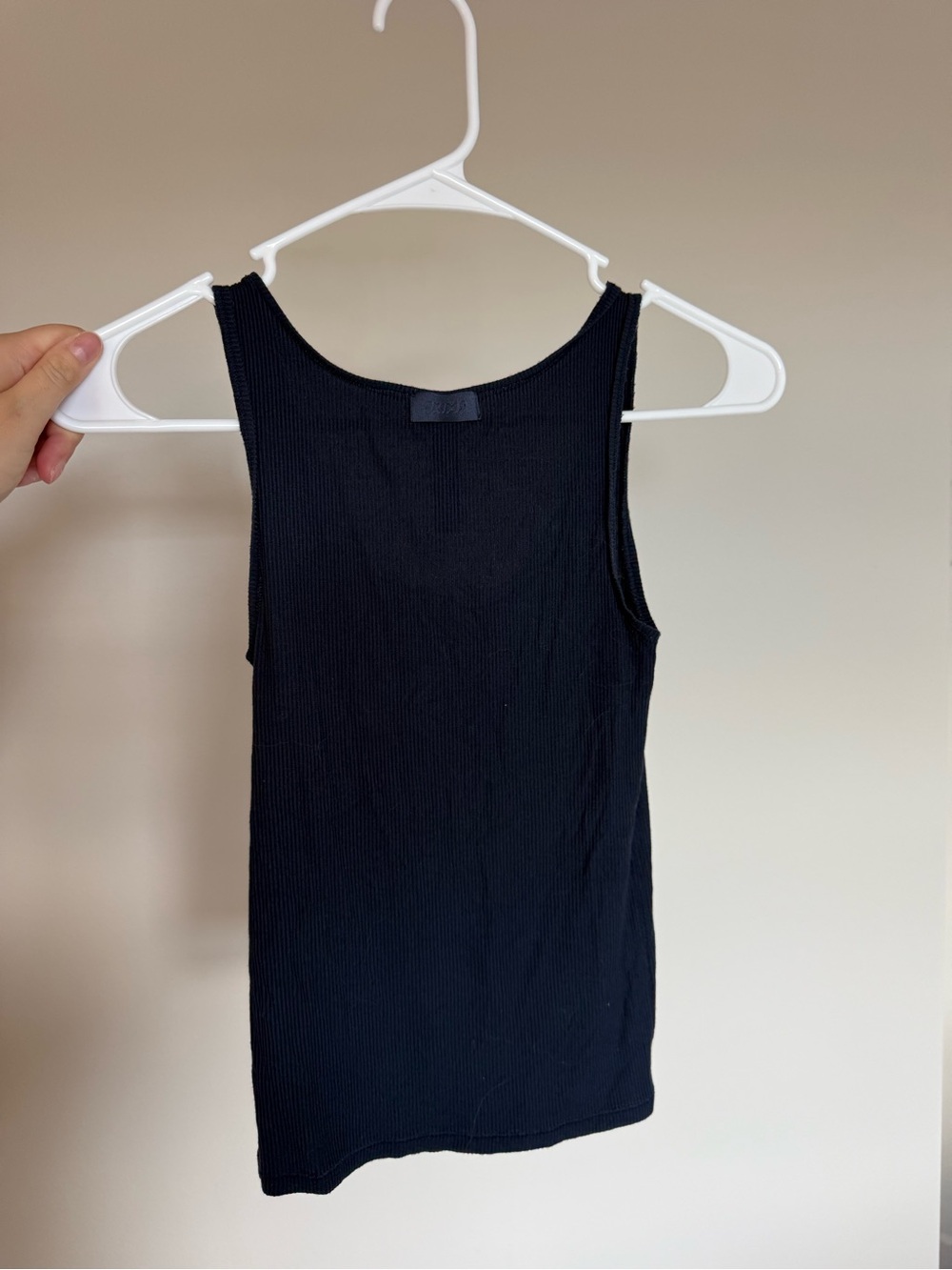SKIMS Ribbed Tank - Picture 2 of 4